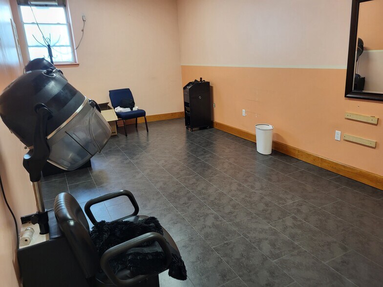 More Photos Of 1688 Webster Ave, Bronx Drugstore For Lease