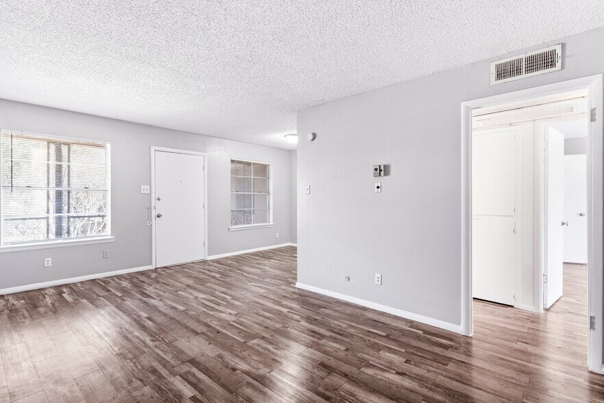 More Photos Of 6701 Calmont Ave, Fort Worth Apartments For Sale