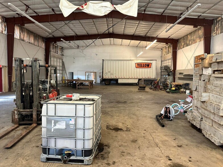 More Photos Of 910 State Highway 30 W, New Albany Warehouse For Sale
