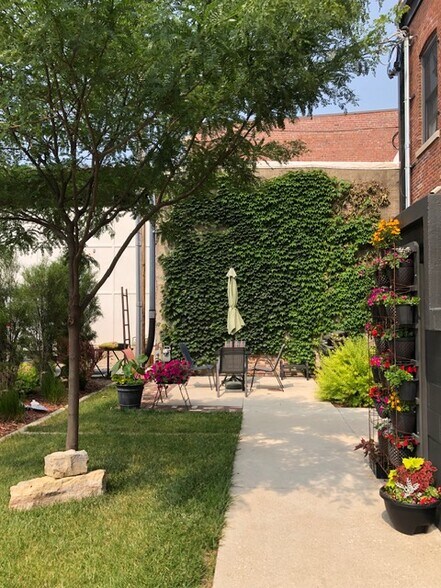 More Photos Of 125 E Main St, Marshalltown General Retail For Sale
