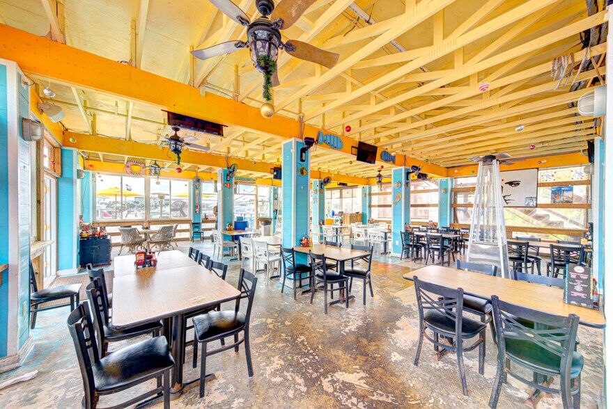 More Photos Of 400-408 W Cocoa Beach Cswy, Cocoa Beach Restaurant For Sale