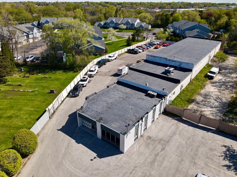 More Photos Of N91W17174 Appleton Ave, Menomonee Falls Showroom For Lease