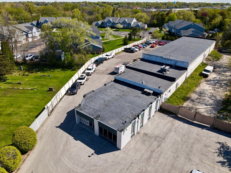 More Photos Of N91W17174 Appleton Ave, Menomonee Falls Showroom For Sale