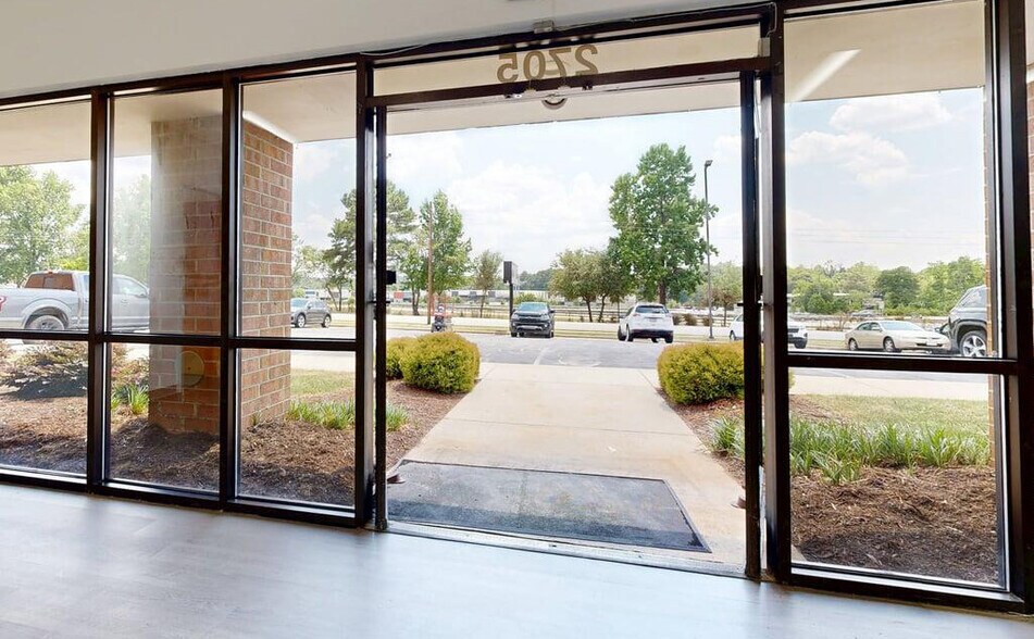 More Photos Of 2701-2709 Noblin Rd, Raleigh Light Distribution For Lease