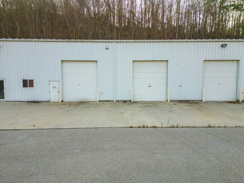 More Photos Of 376 Hope Station Rd, Weston Warehouse For Lease