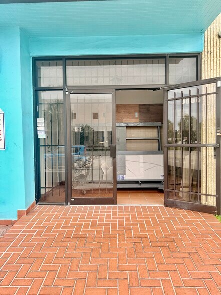 More Photos Of 3090 SW 8th St, Miami Freestanding For Lease