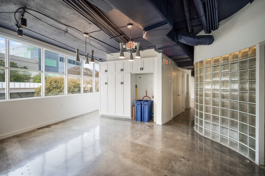 More Photos Of 2424 S Dixie Hwy, Coconut Grove Loft Creative Space For Sale