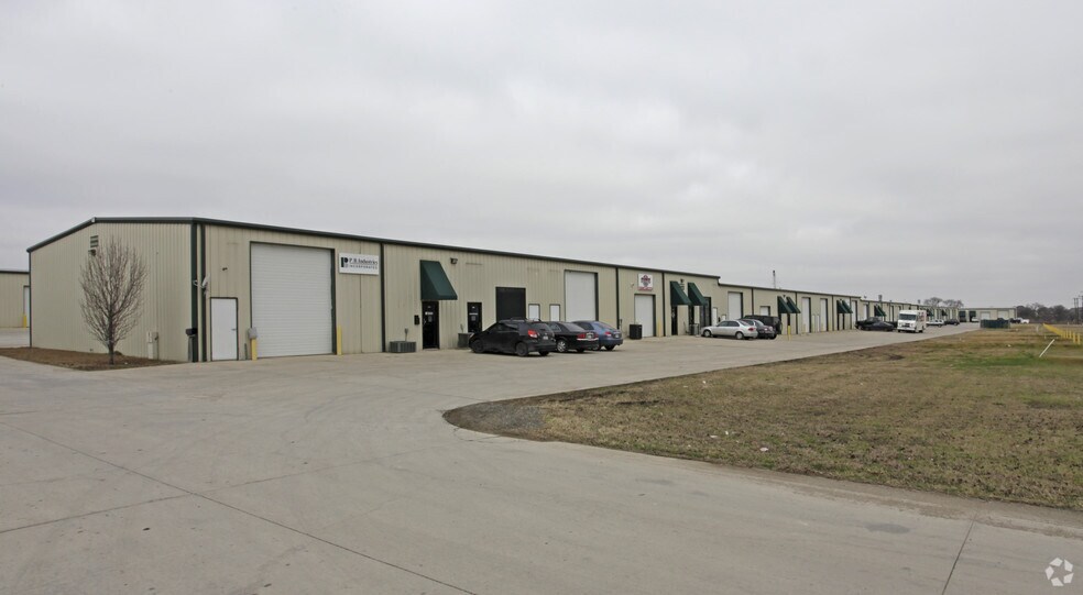 More Photos Of 1150 Blue Mound Rd W, Haslet Flex For Lease