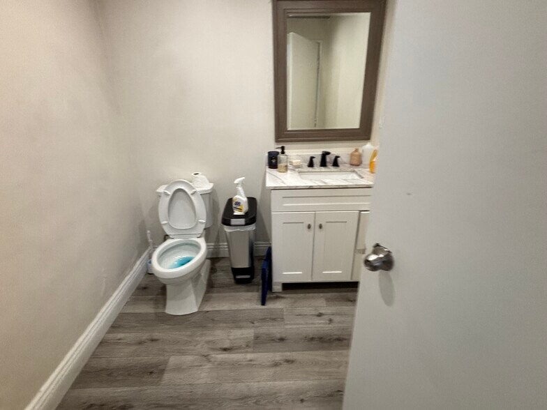 More Photos Of 1414 Pacific Coast Hwy, Hermosa Beach Auto Repair For Lease