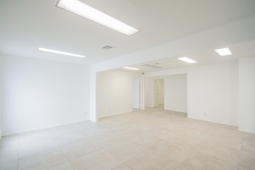 More Photos Of 5904 Dolores St, Houston Office For Lease