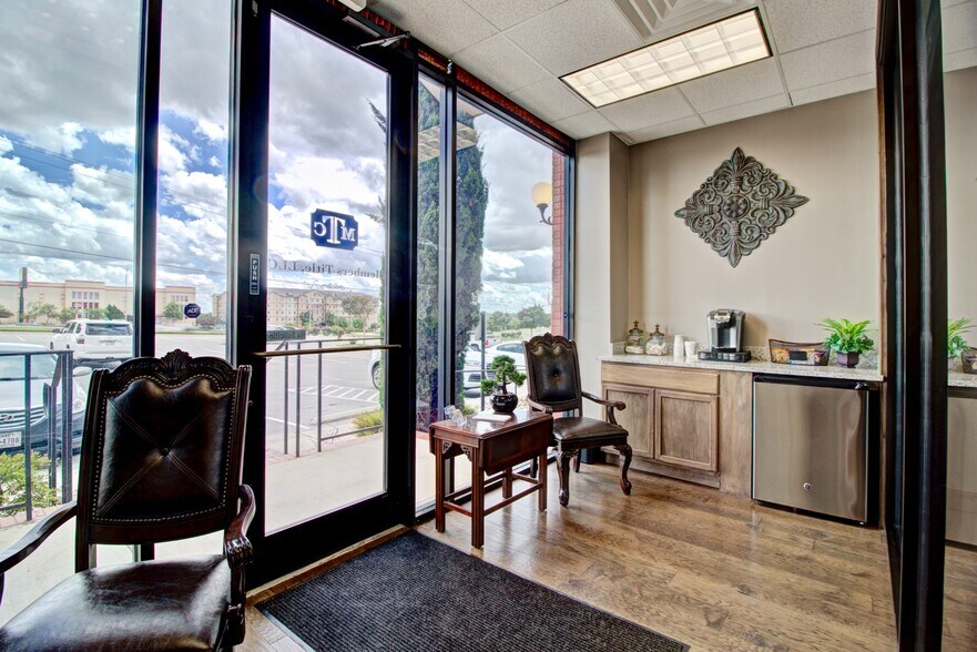 More Photos Of 923 N Loop 1604 E, San Antonio Unknown For Lease