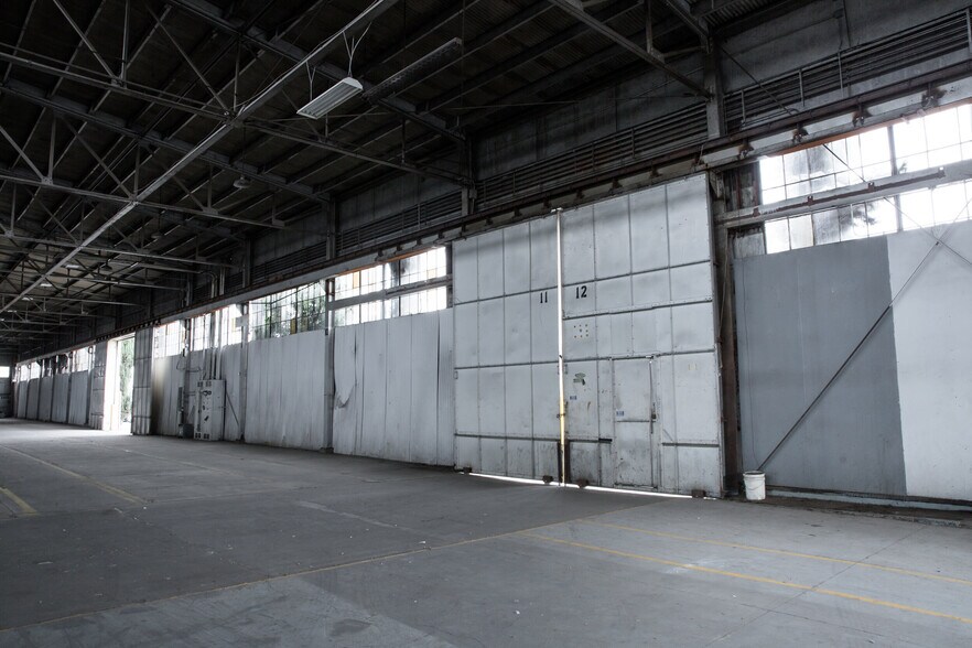 More Photos Of 205 S Mission Rd, Los Angeles Warehouse For Lease