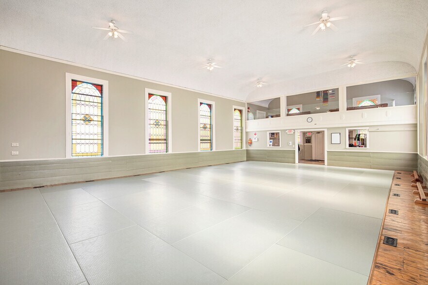 More Photos Of 206 S Main St, Romeo Freestanding For Sale