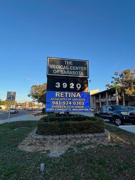 More Photos Of 3920 Bee Ridge Rd, Sarasota Medical For Lease