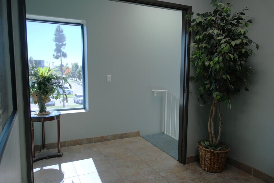 More Photos Of 4517 Market St, Ventura Light Distribution For Lease