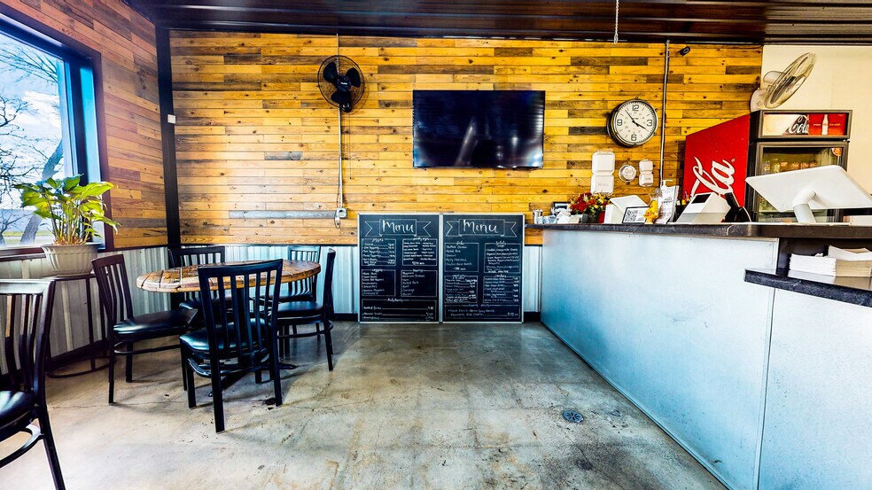 More Photos Of 1794 Harrington Memorial Rd, Mansfield Bar For Sale