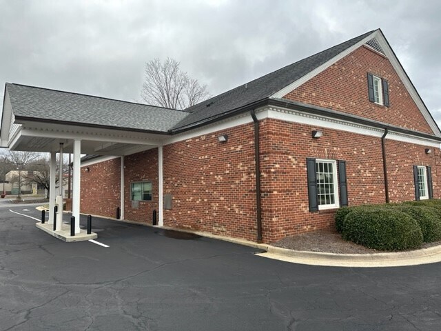 More Photos Of 231 W Kings Hwy, Eden Office For Sale