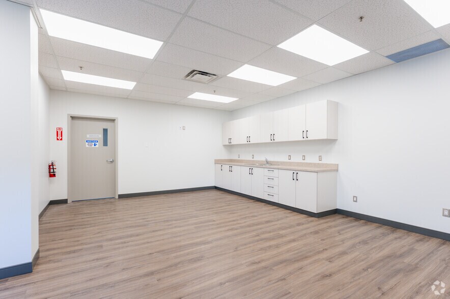 More Photos Of 8350 Lawson Rd, Milton Warehouse For Lease