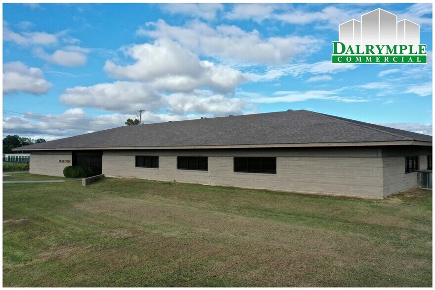 More Photos Of 2900 S Main St, Searcy Office For Sale