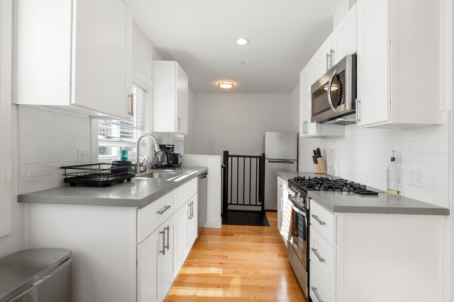 More Photos Of 1628 Tyler St, Berkeley Apartments For Sale
