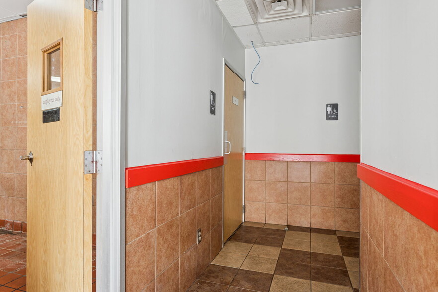 More Photos Of 6620 E Dr Martin Luther King Jr Blvd, Tampa Fast Food For Lease