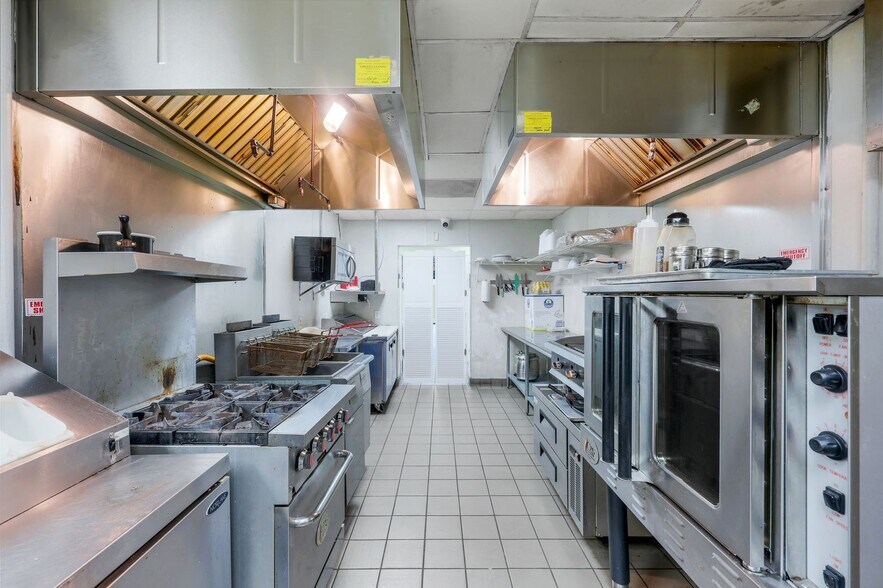 More Photos Of 10493 Stringfellow Rd, Saint James City Storefront Retail Office For Sale