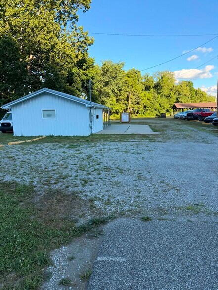 More Photos Of 301 W Emmitt Ave, Waverly Storefront For Sale