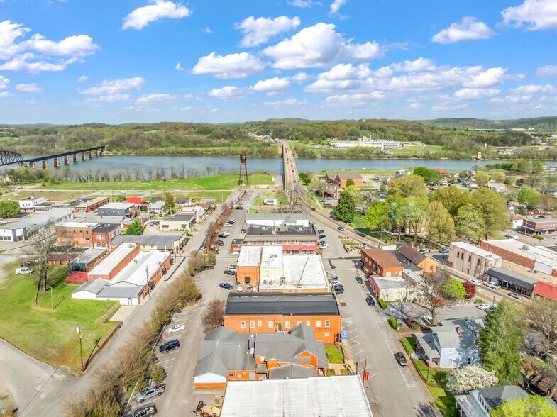More Photos Of 406 Wharf St, Loudon Funeral Home For Sale