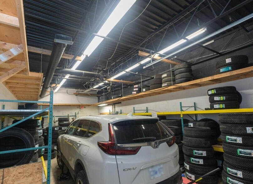 More Photos Of 3045 Southcreek rd, Mississauga Auto Dealership For Sale
