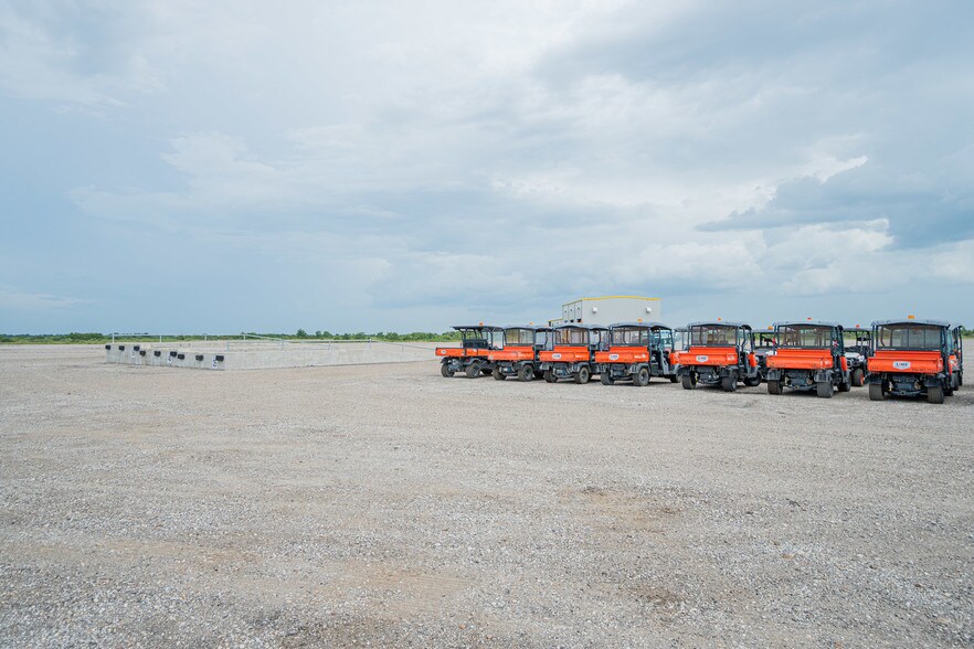 More Photos Of 7044 Interstate 10, Sealy Distribution For Sale