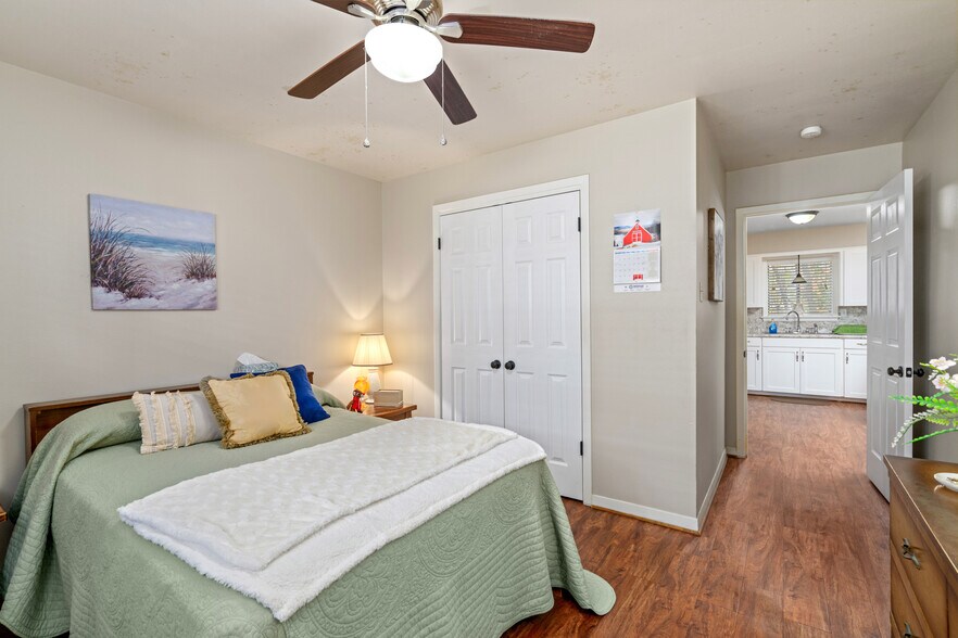 More Photos Of 401 E Main St, Brenham Apartments For Sale