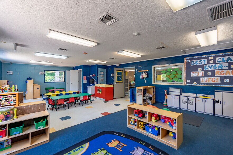 More Photos Of 522 NW Turner Rd, Lake City Daycare Center For Sale