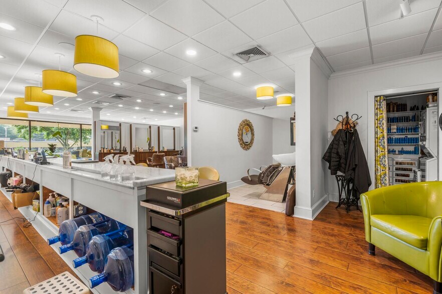 More Photos Of 420 Post Rd W, Westport Storefront For Sale