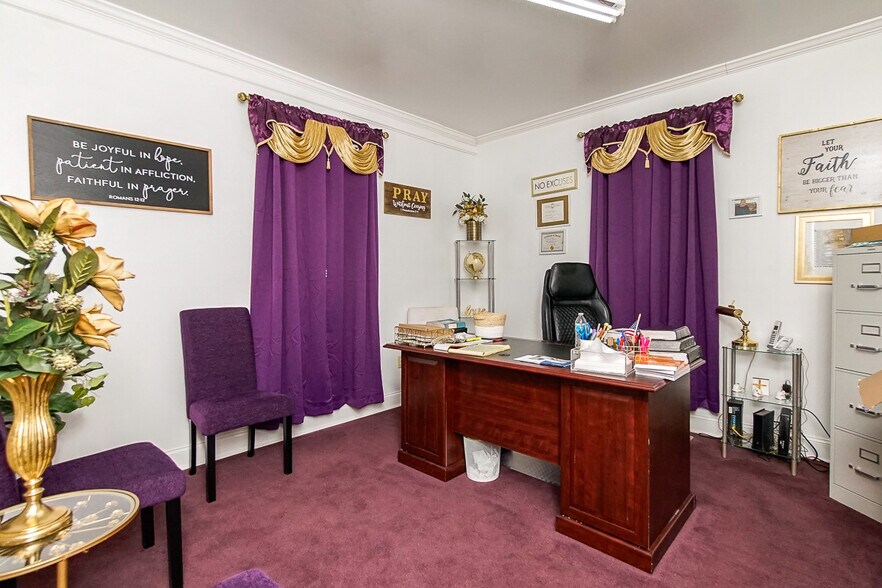 More Photos Of 2362 W Broad St, Athens Freestanding For Sale