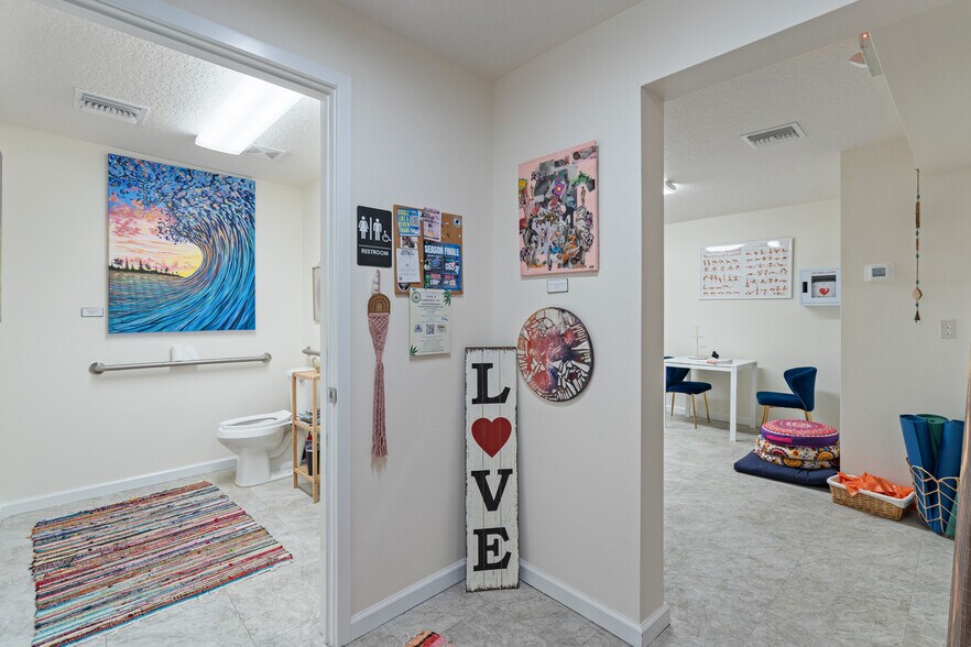 More Photos Of 2006 Vernon Pl, Melbourne Freestanding For Lease