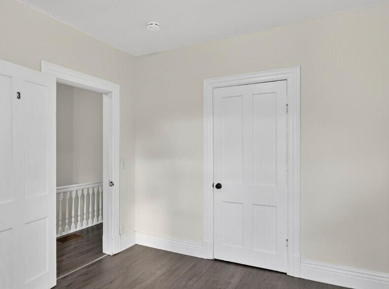 More Photos Of 271 Thomas St, Peterborough Apartments For Sale