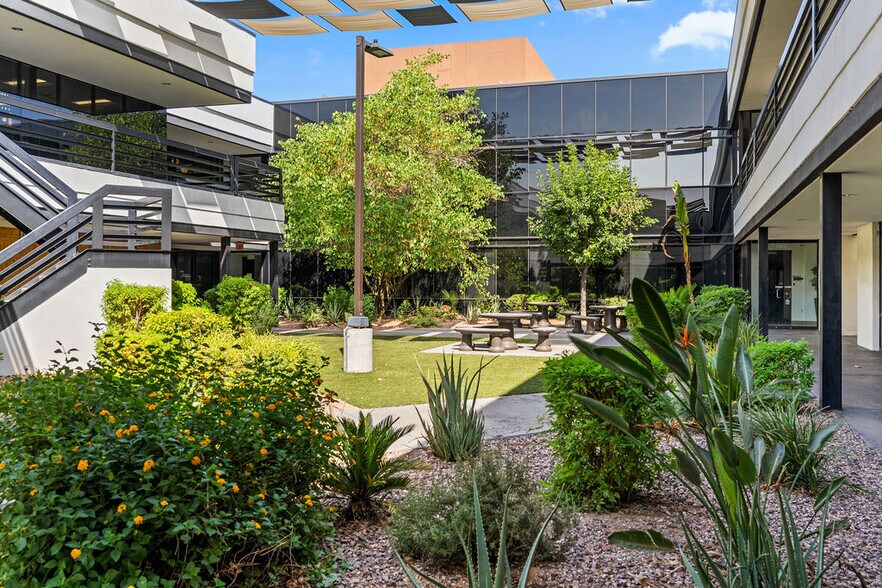 More Photos Of 3333 E Camelback Rd, Phoenix Office For Lease