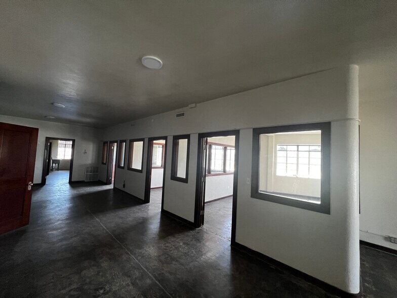 More Photos Of 1701 NW 5th St, Oklahoma City Warehouse For Sale