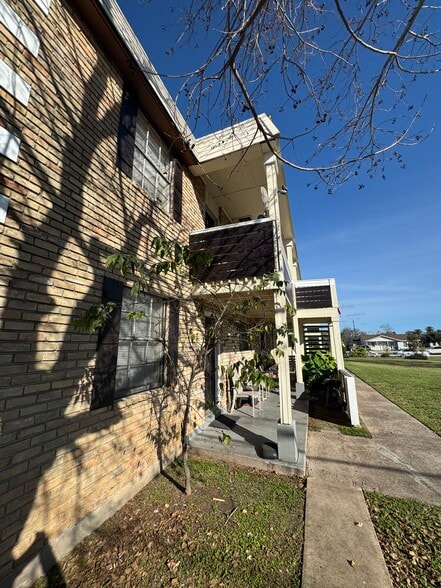 More Photos Of 403 E Broad St, Freeport Hospitality For Sale