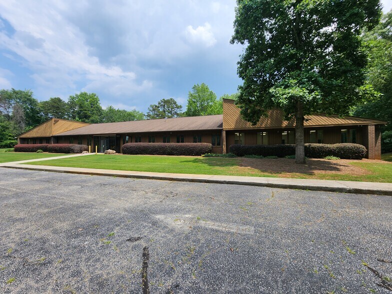 Primary Photo Of 2 Fisher Rd, Greenville Schools For Lease