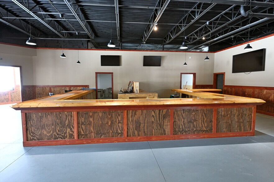 More Photos Of 11706 N Eaton Rd, Hayward Bar For Sale