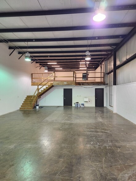 More Photos Of 6301 E 32nd Ct, Indianapolis Warehouse For Lease