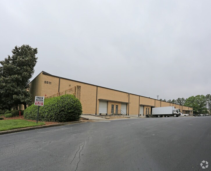 More Photos Of 3511 Church St, Clarkston Warehouse For Lease