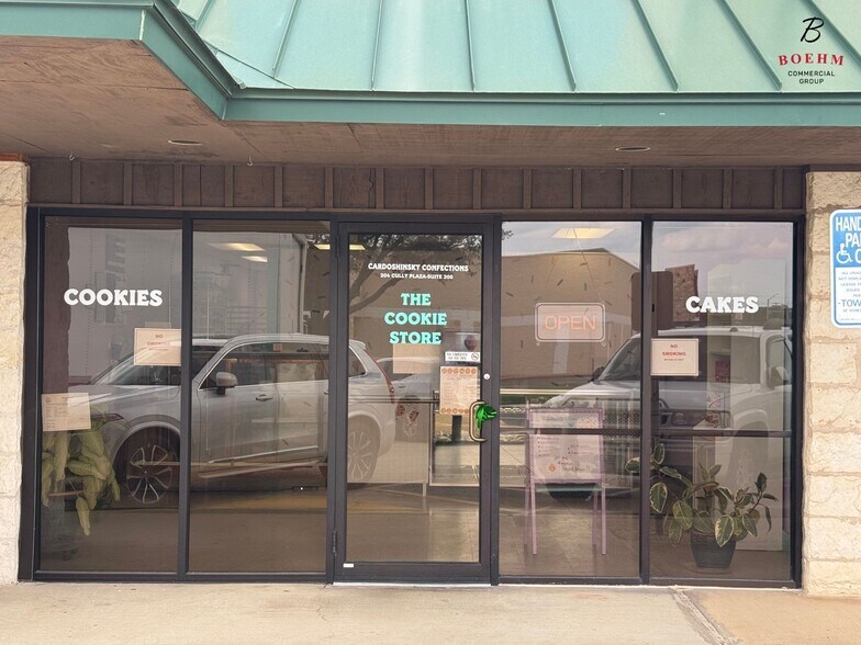 More Photos Of 204 -208 Cully Dr, Kerrville Office For Lease