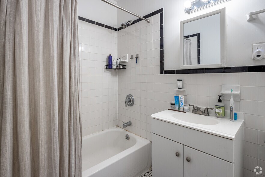 More Photos Of 49 Essex St, New York Multifamily For Sale