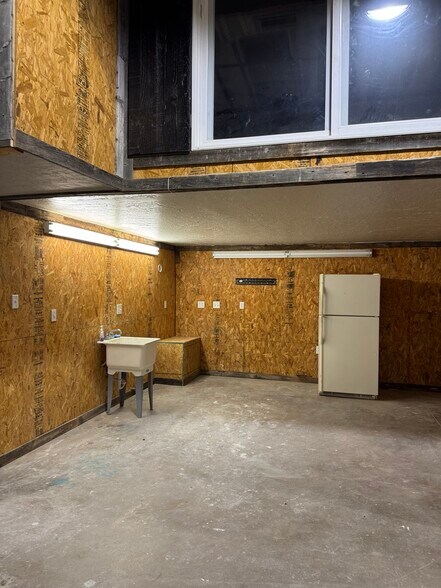 More Photos Of 2901 Industrial Ave, Midland Warehouse For Lease