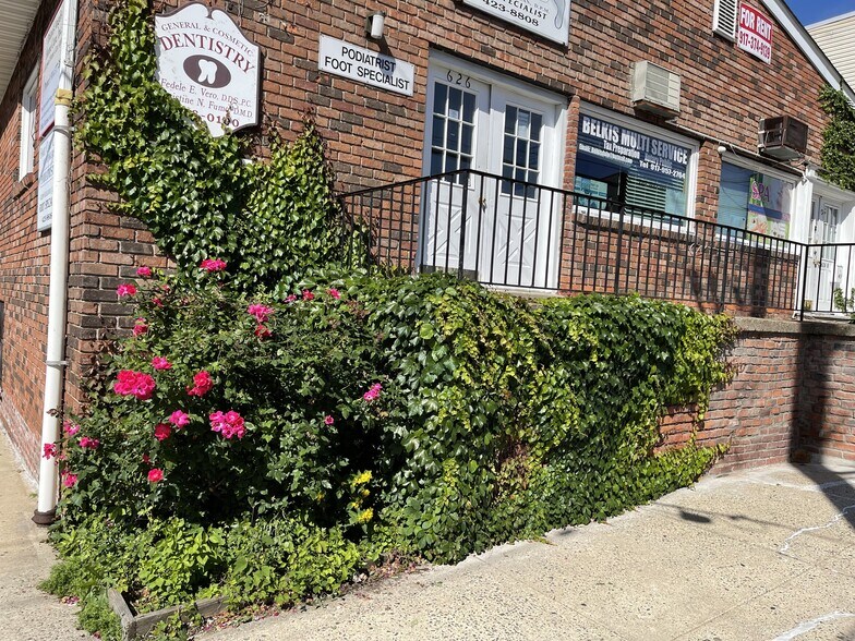 More Photos Of 626 McLean Ave, Yonkers Office For Sale