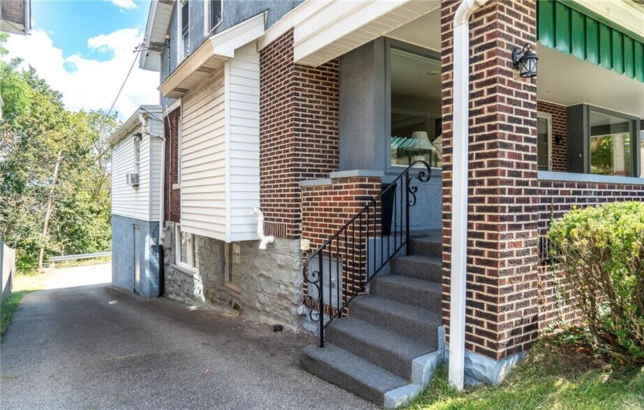 More Photos Of 2860 Perrysville Ave, Pittsburgh Funeral Home For Sale