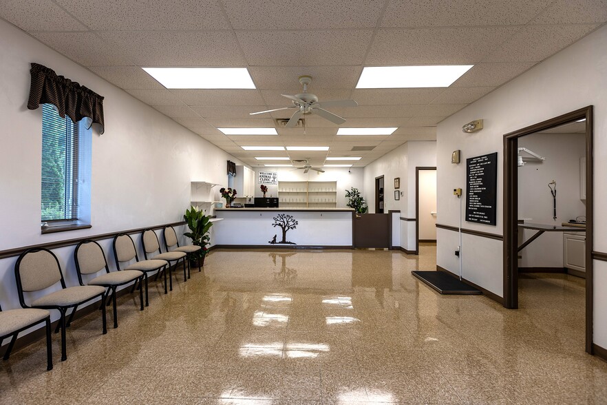 More Photos Of 14605 Velp Ave, Suamico Veterinarian Kennel For Sale