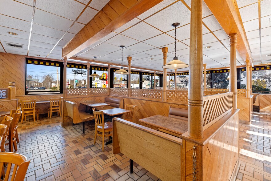 More Photos Of 733 Bedford St, Whitman Restaurant For Sale